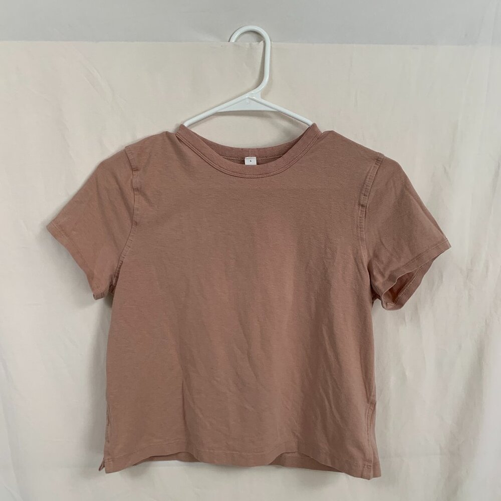 Lululemon Size 4 Pink Athletic T-Shirt